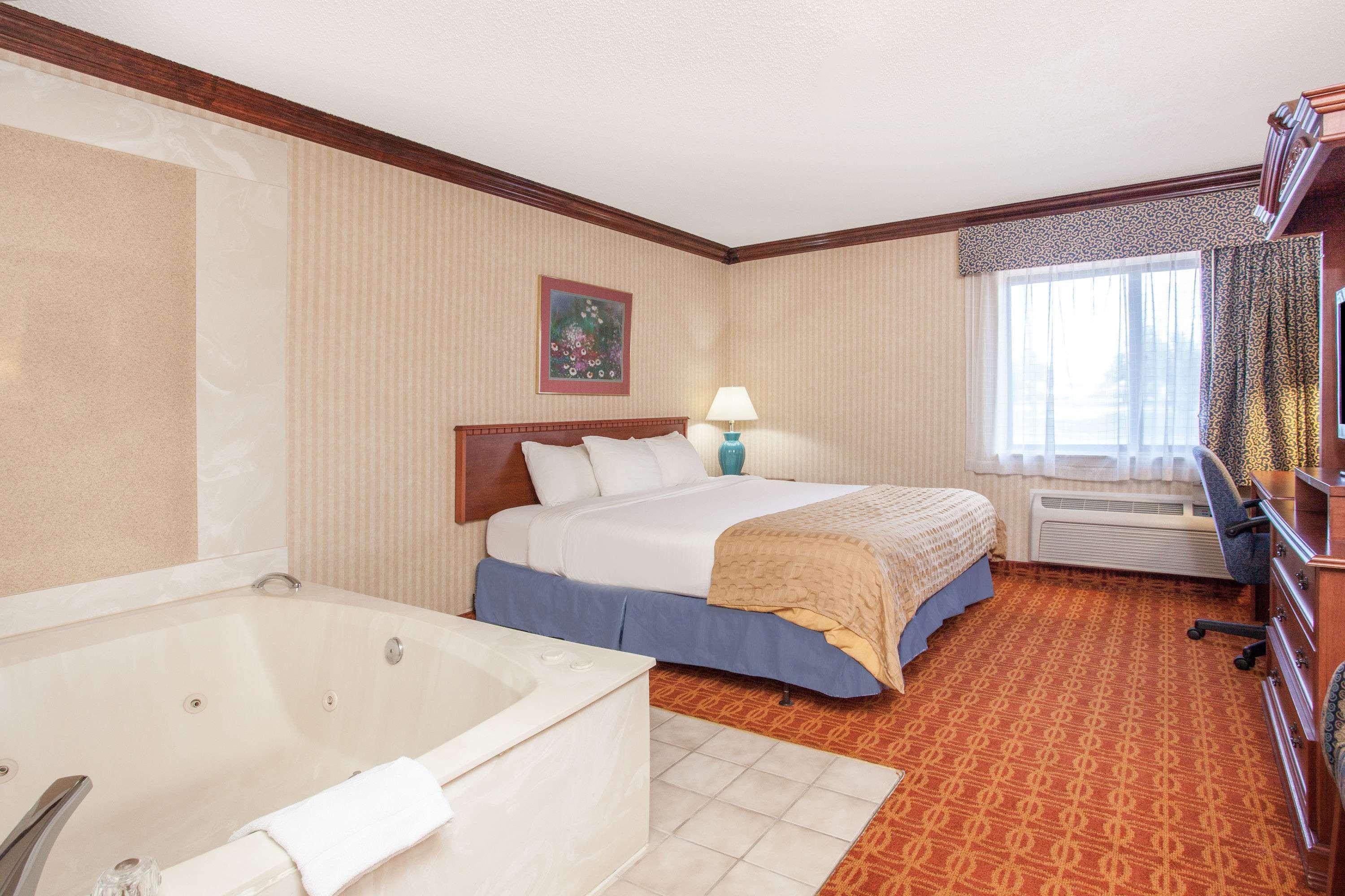 Baymont By Wyndham Detroit/Roseville Exterior foto