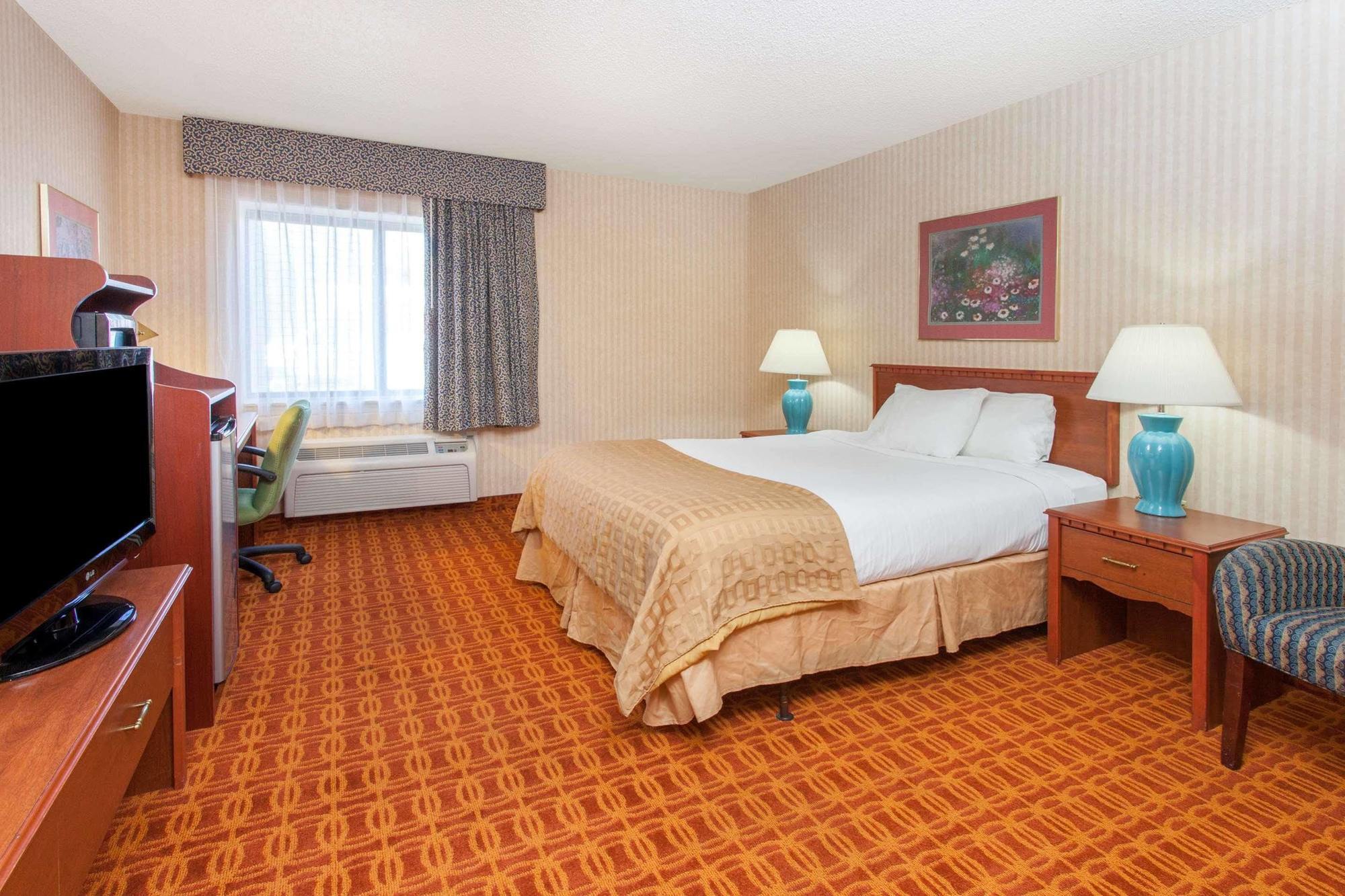 Baymont By Wyndham Detroit/Roseville Exterior foto